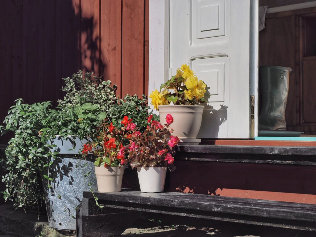 Home rustykalny dom mobilny schody drewniane shepherd hut wooden stairs.jpg